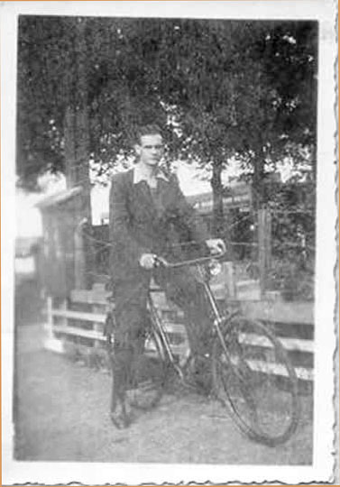 Klik voor foto in apart venster 1914_jaap-fiets.jpg